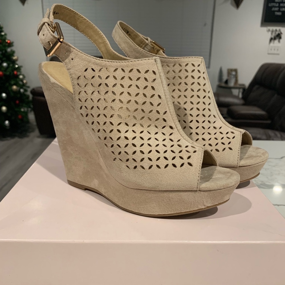 Nude Wedges